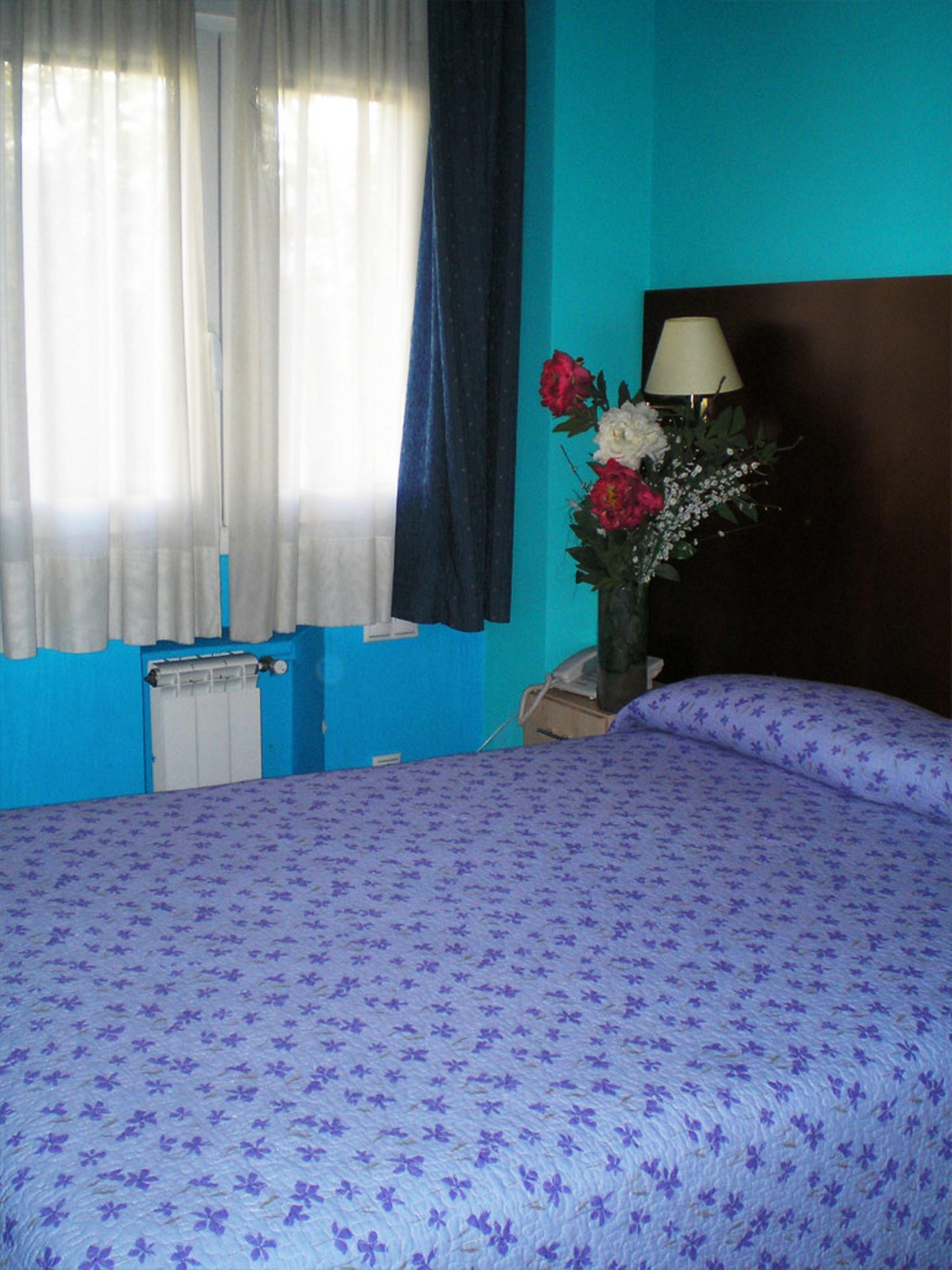 Auto Check In Hotel Las Nieves Jaca Exterior photo