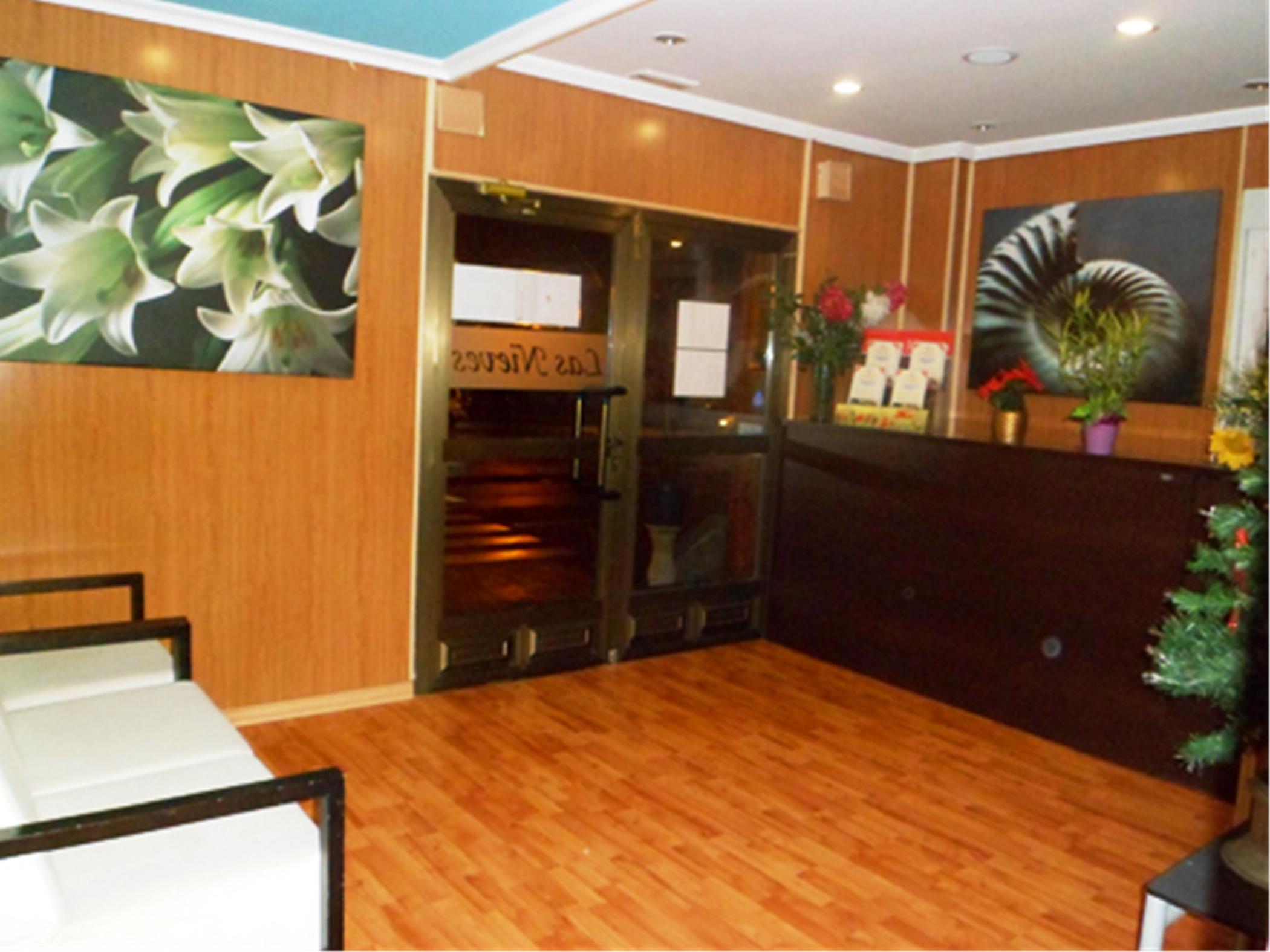 Auto Check In Hotel Las Nieves Jaca Exterior photo